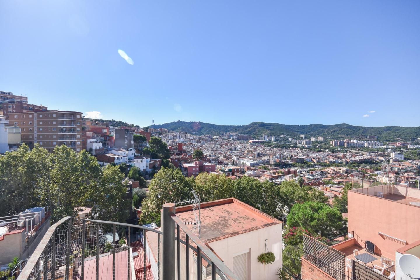 Vista exterior de Casa o xalet en venda en  Barcelona Capital amb Terrassa