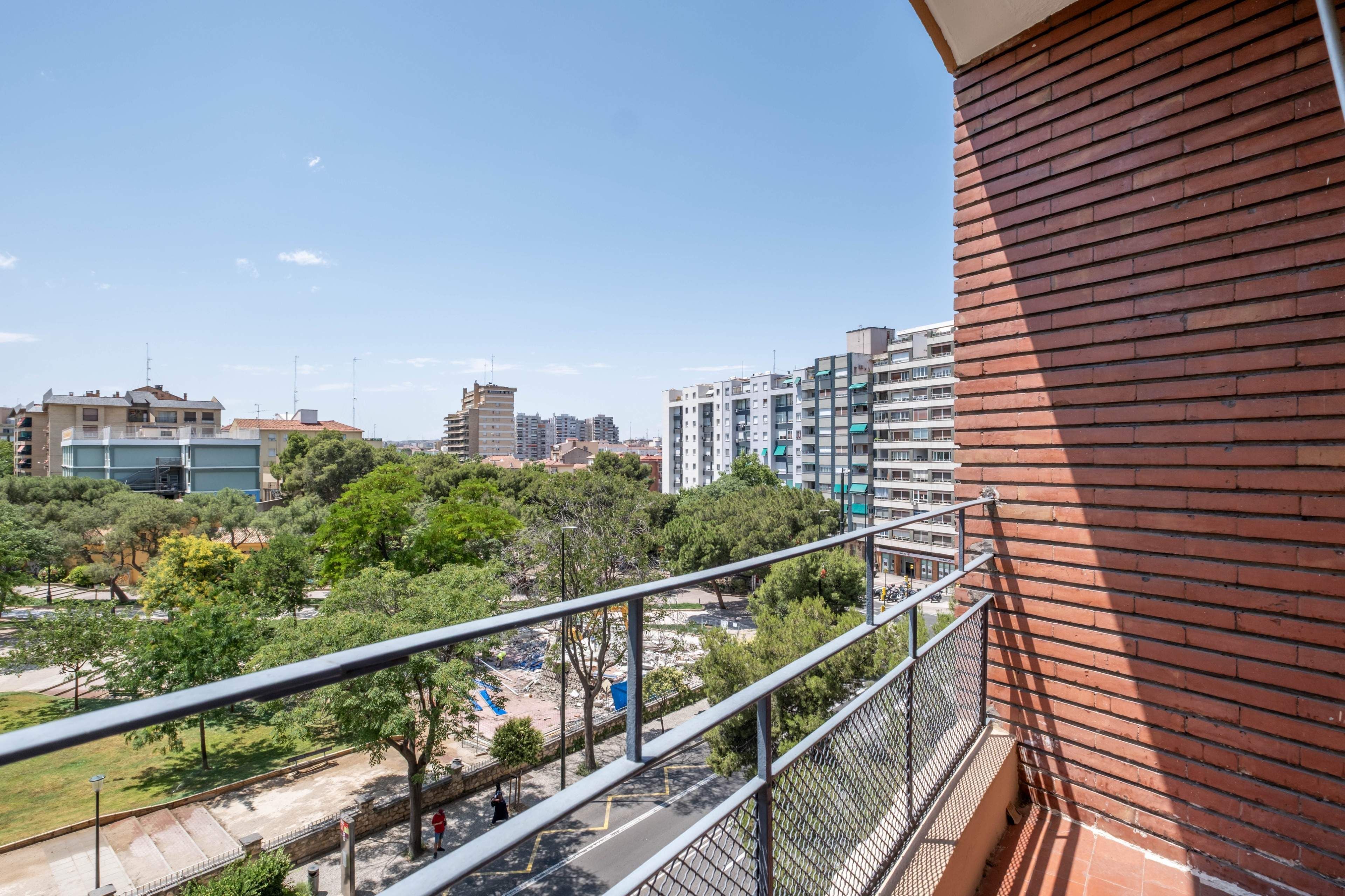 Vista exterior de Pis en venda en  Zaragoza Capital amb Calefacció, Terrassa i Balcó