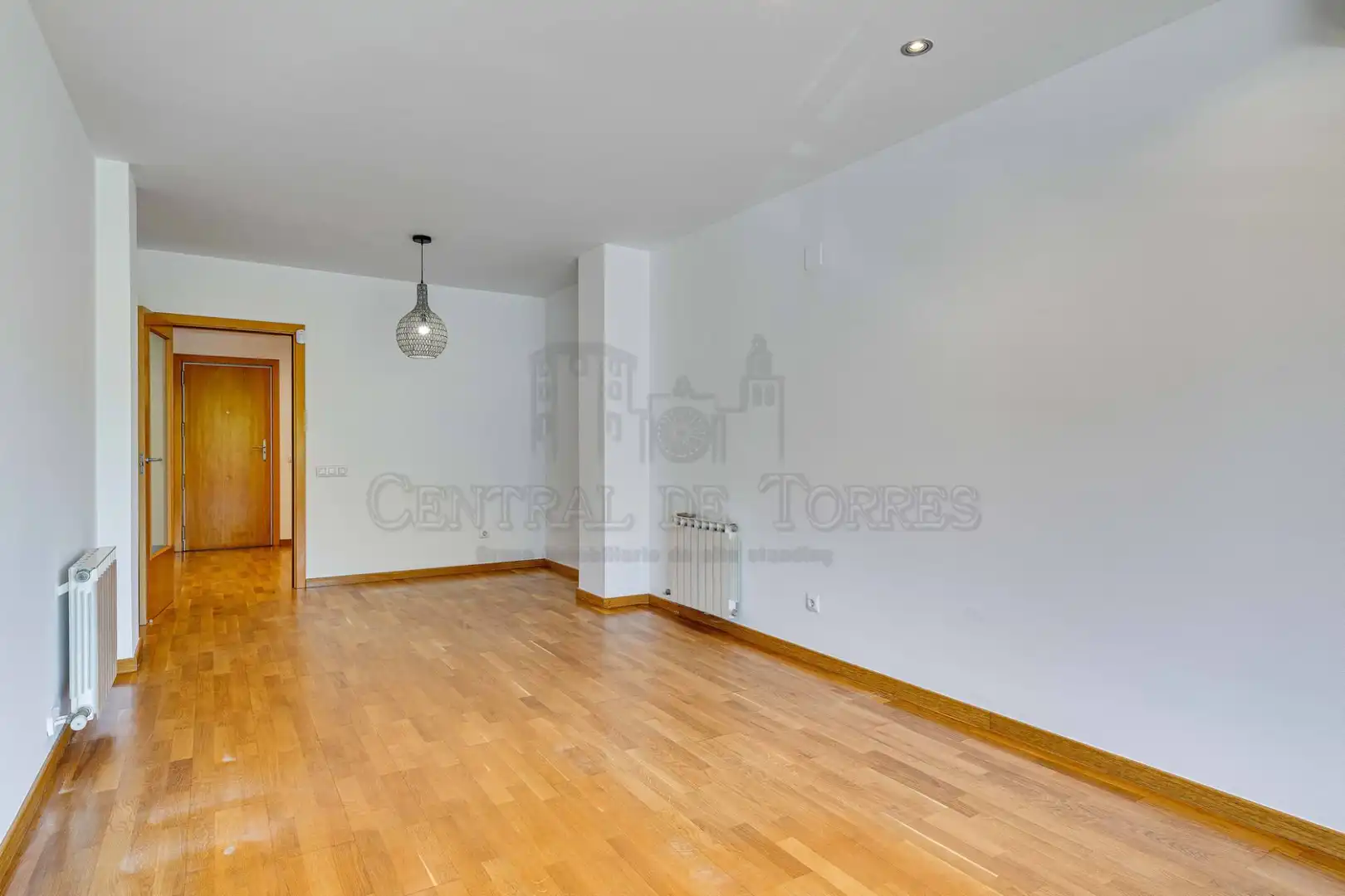 Living room of Flat for sale in Sant Cugat del Vallès  with Air Conditioner, Heating and Parquet flooring