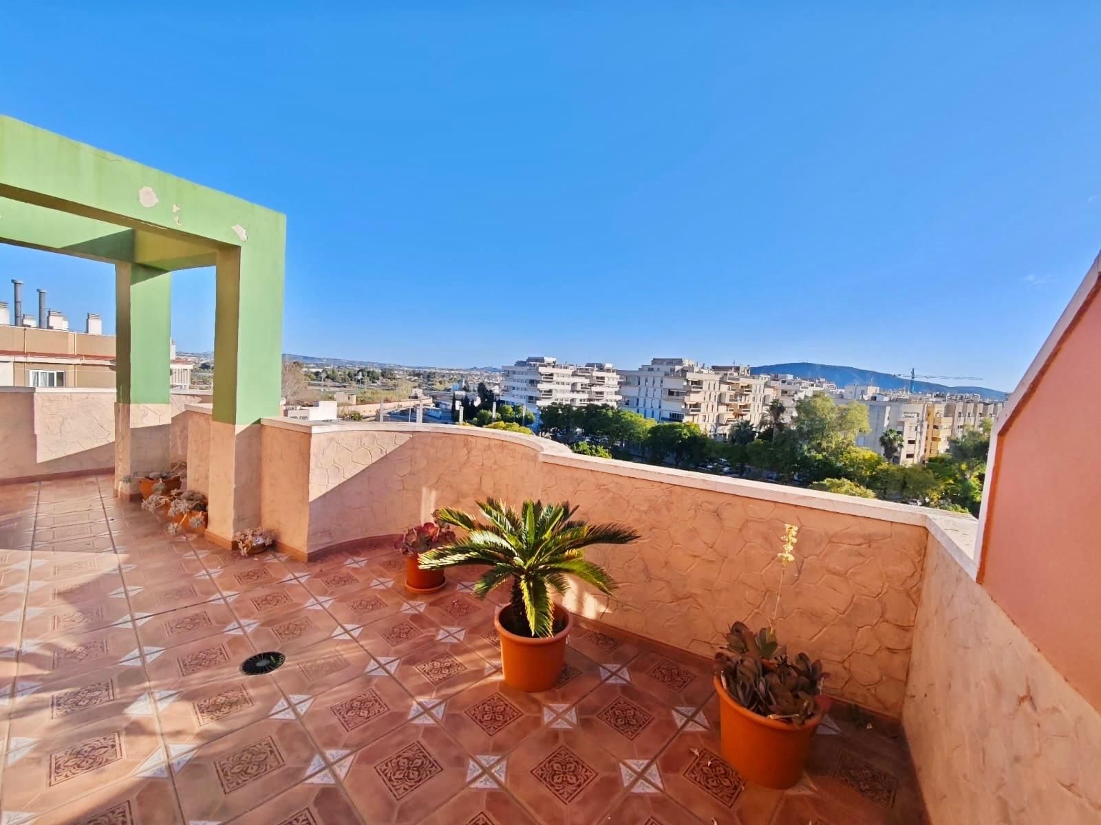 Vista exterior de Àtic en venda en Orihuela amb Aire condicionat, Calefacció i Terrassa