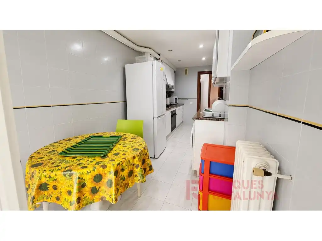 Küche von Wohnung zum Verkauf in Girona mit Heizung, Möbliert und Waschmaschine