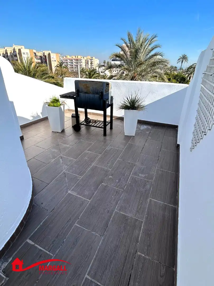Terraza de Casa adosada de alquiler en La Pobla de Farnals con Aire acondicionado, Calefacción y Terraza