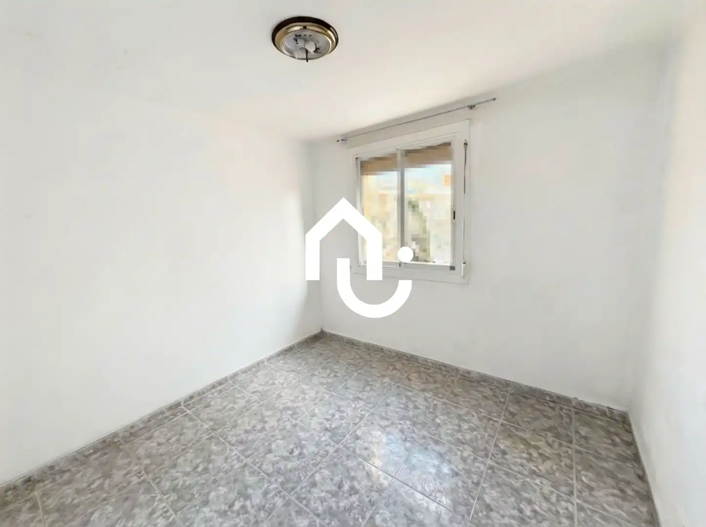Habitación de Piso en venta en Santa Coloma de Gramenet con Balcón