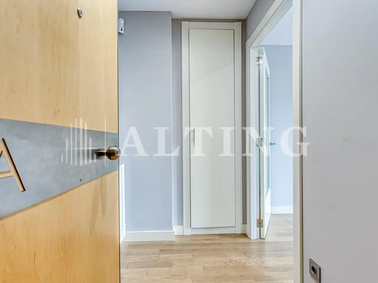 Schlafzimmer von Wohnung zum Verkauf in Barcelona mit Parkett, Terrasse und Abstellraum