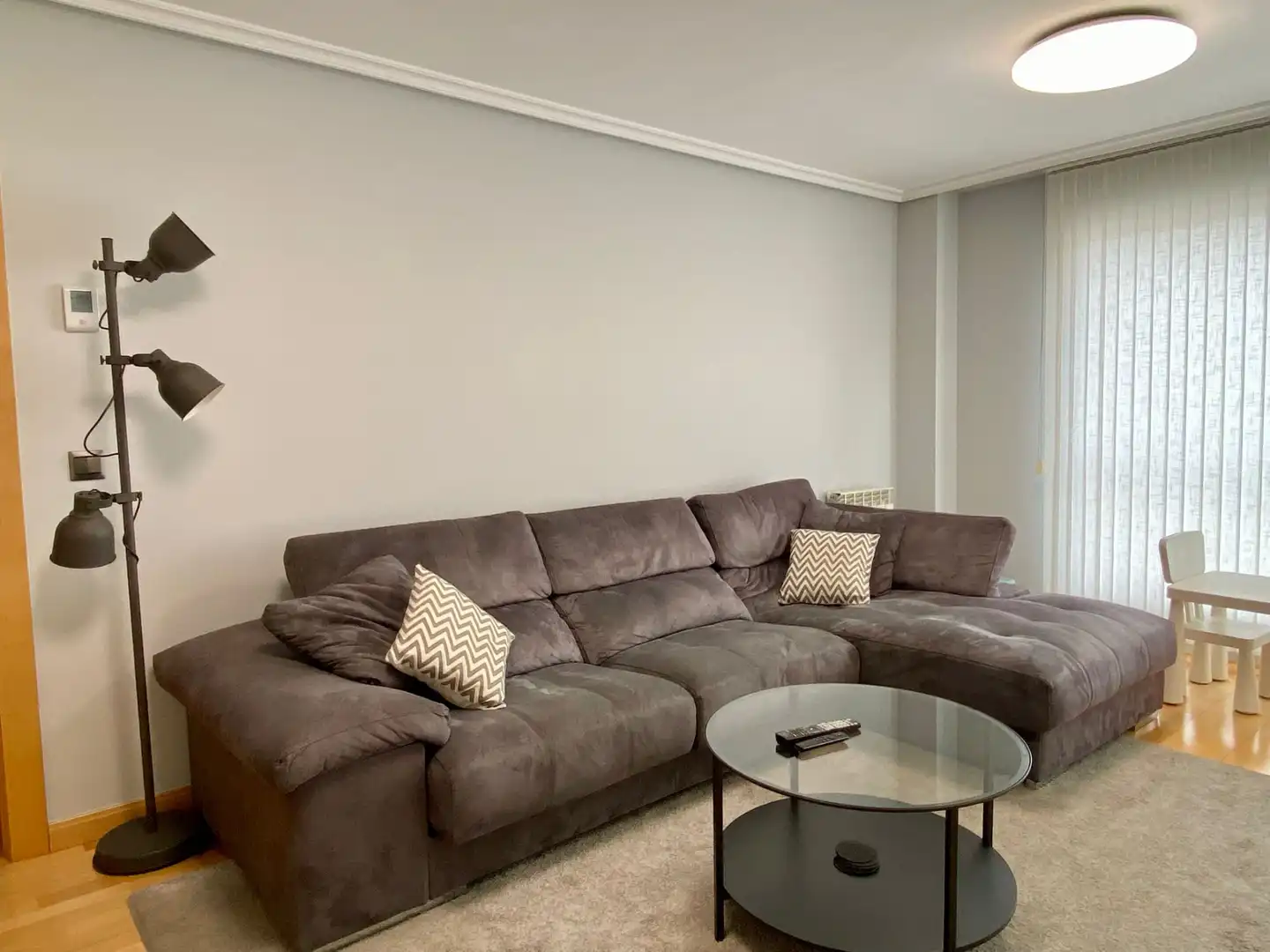 Sala de estar de Piso de alquiler en Castro-Urdiales con Calefacción, Terraza y Amueblado