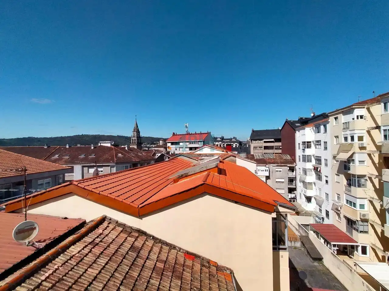 Vista exterior de Piso en venta en Ourense Capital  con Calefacción, Trastero y Amueblado