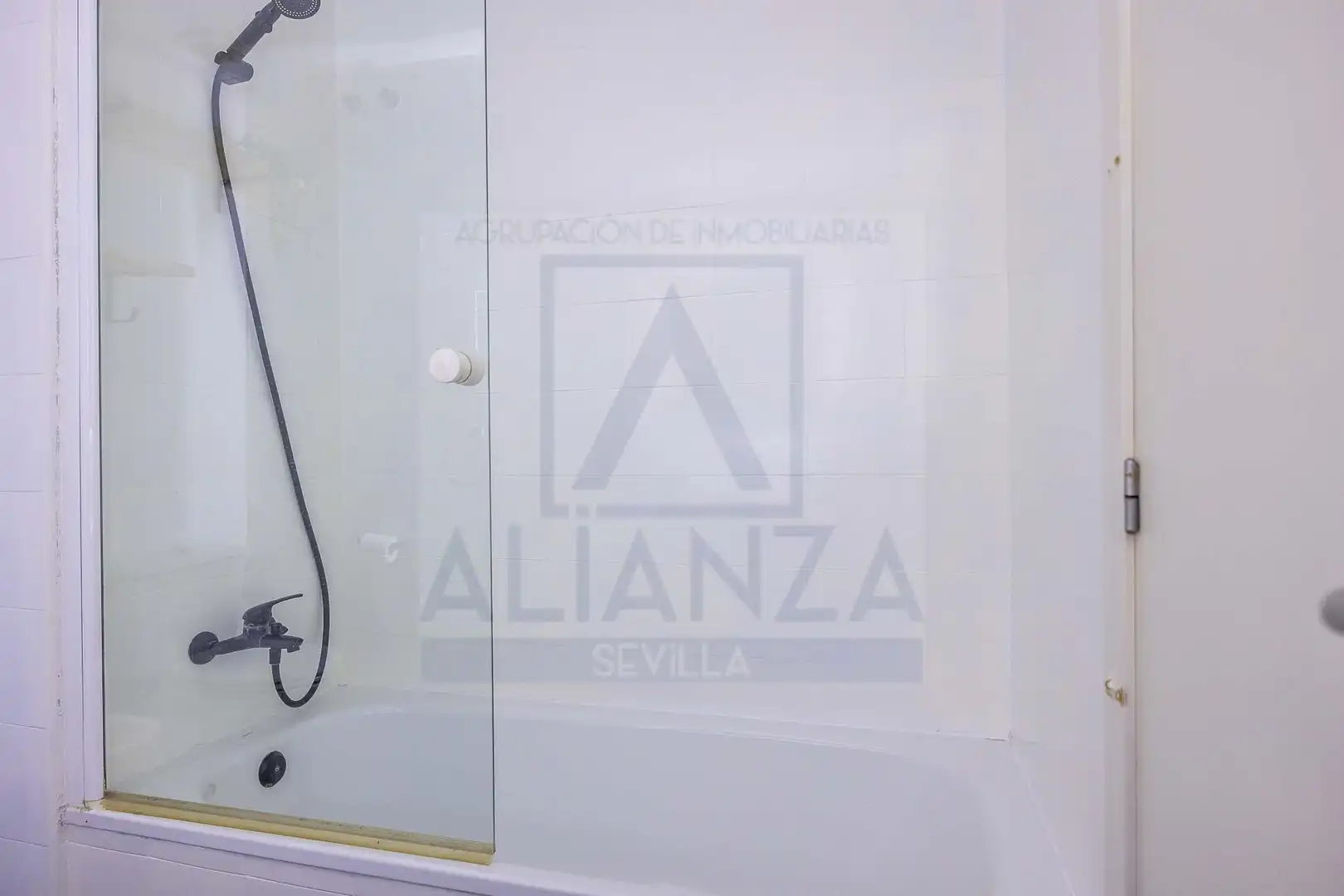 Baño de Piso en venta en Camas con Aire acondicionado, Calefacción y Trastero