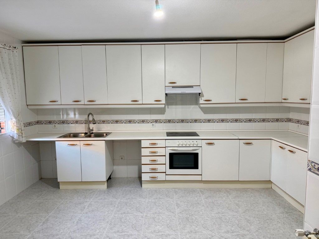 Single-family semi-detached to rent in Calle Antonio C. Lorente, Covadonga - Los Manzanos