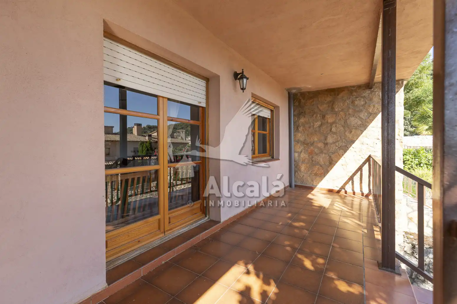 Vista exterior de Casa adosada en venda en Alocén amb Calefacció