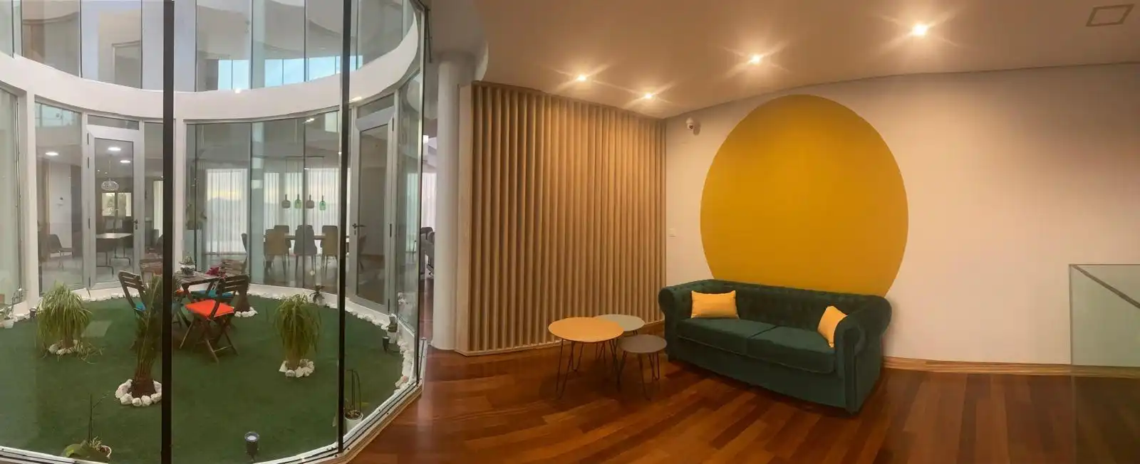 Sala d'estar de Casa o xalet en venda en Elda amb Aire condicionat, Jardí privat i Terrassa