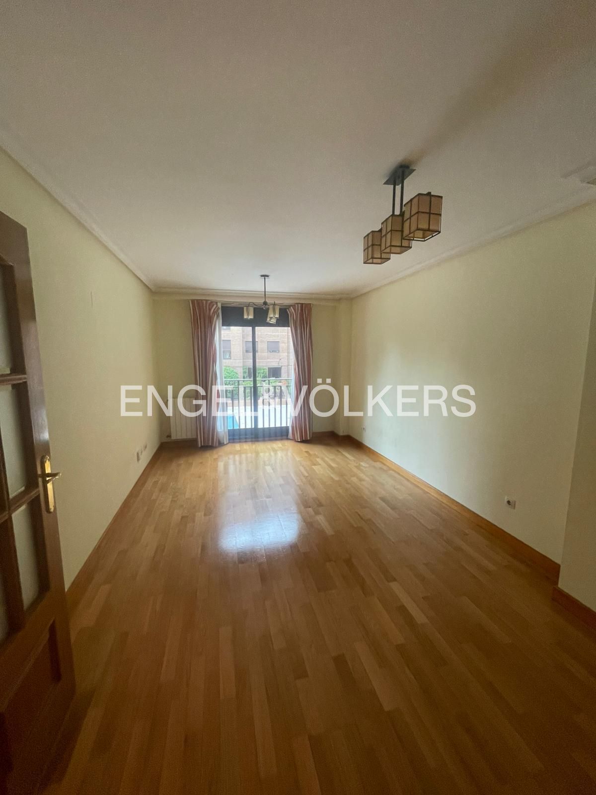 Sala d'estar de Apartament de lloguer en  Madrid Capital amb Aire condicionat, Calefacció i Parquet