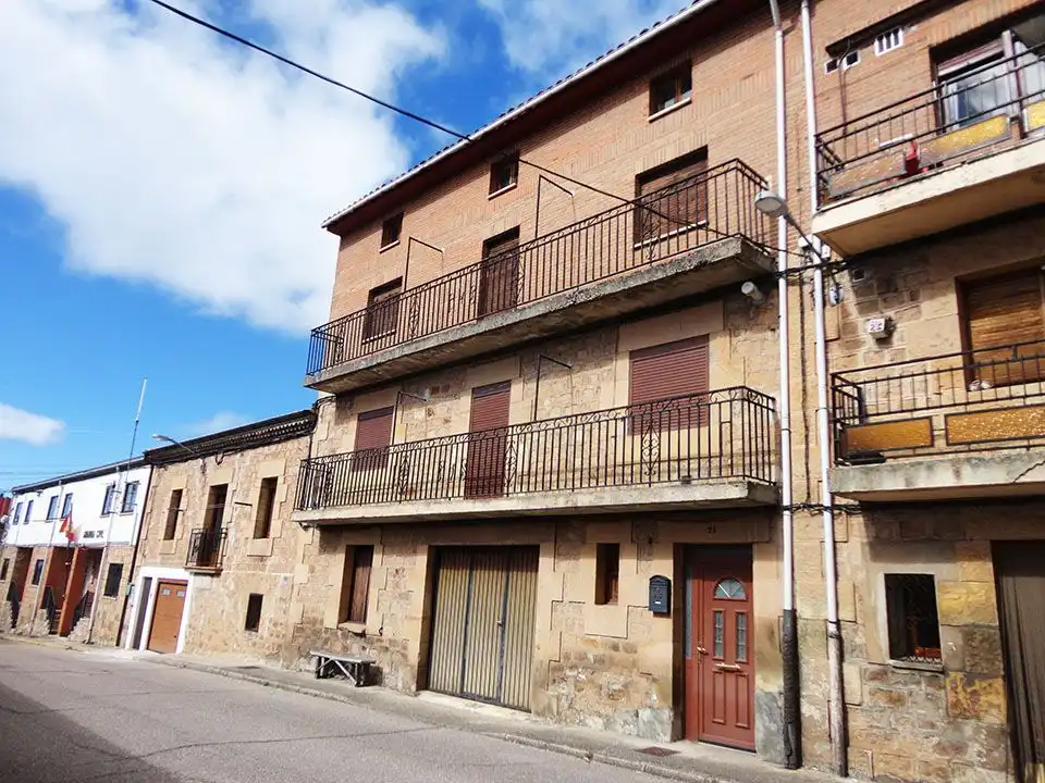 Vista exterior de Casa adosada en venta en Quintanar de la Sierra con Terraza