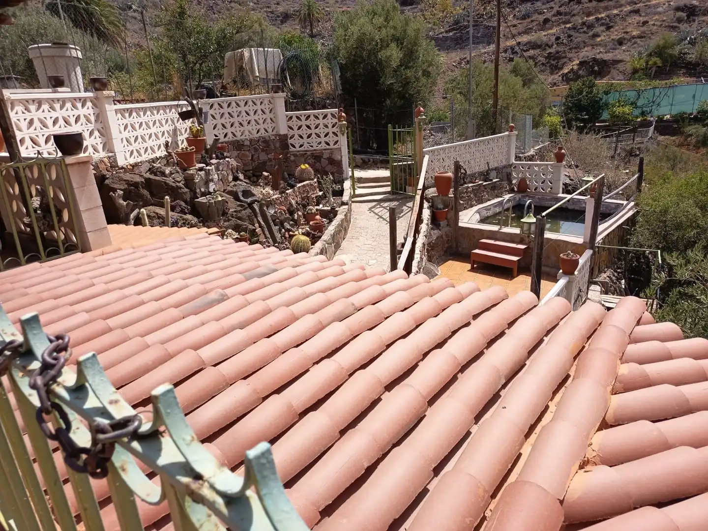 Vista exterior de Casa o xalet en venda en Santa Lucía de Tirajana amb Calefacció, Jardí privat i Rentadora