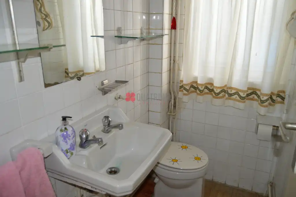 Baño de Casa adosada en venta en Santiago de Compostela  con Calefacción y Jardín privado