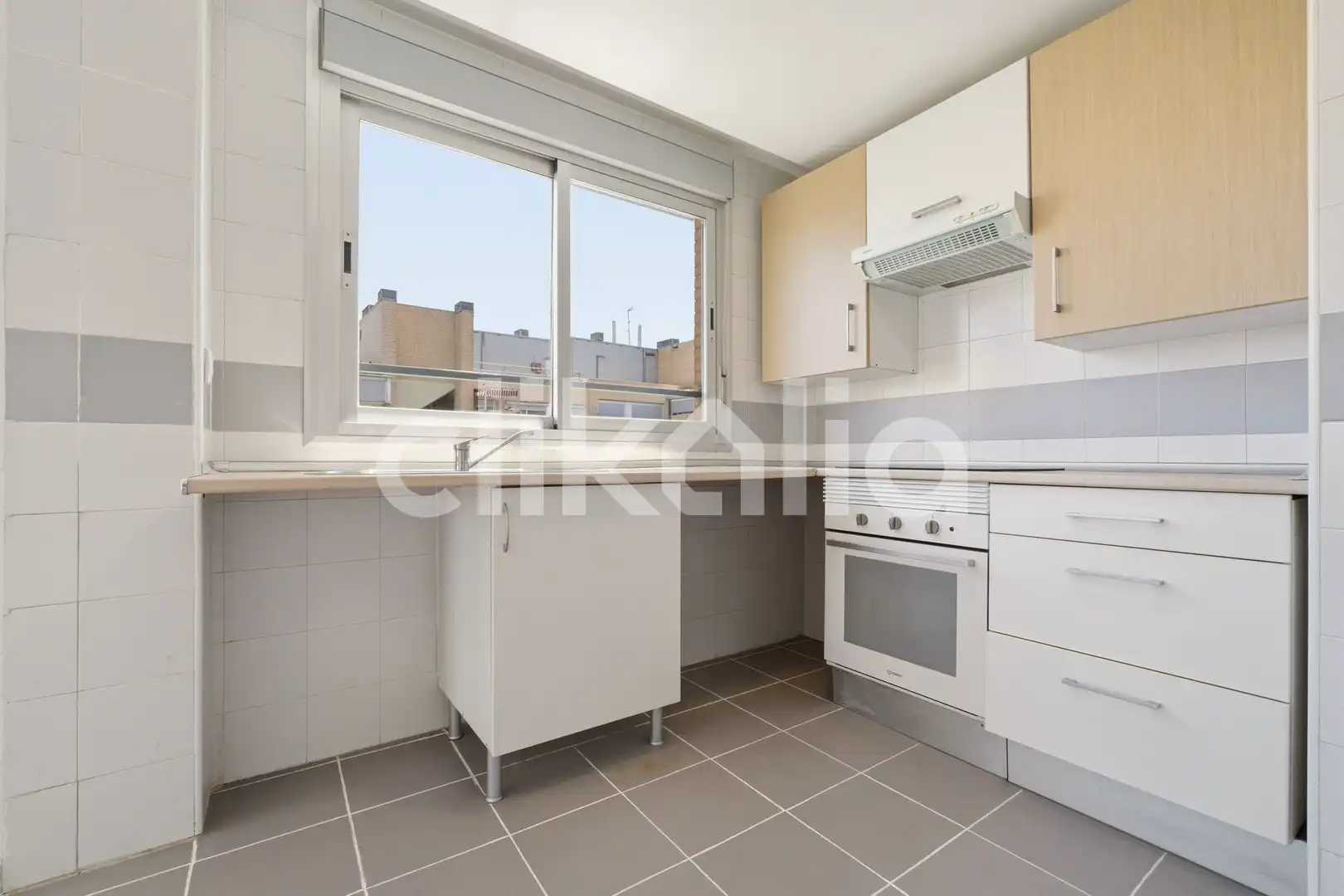 Cocina de Piso de alquiler en Madrid con Calefacción, Trastero y Piscina