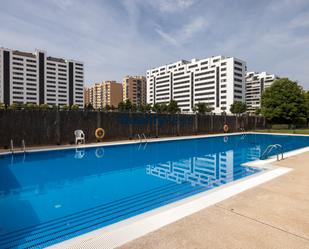 Piscina de Pis en venda en  Madrid Capital amb Aire condicionat, Calefacció i Parquet