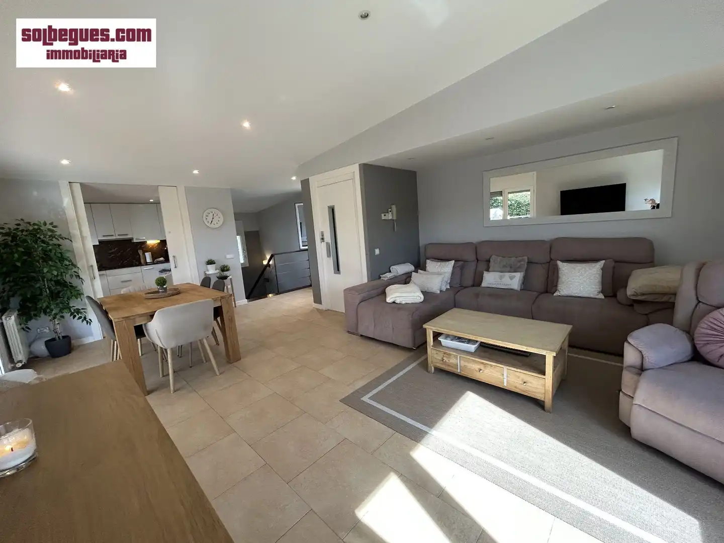 Sala de estar de Casa o chalet en venta en Begues con Aire acondicionado, Calefacción y Jardín privado