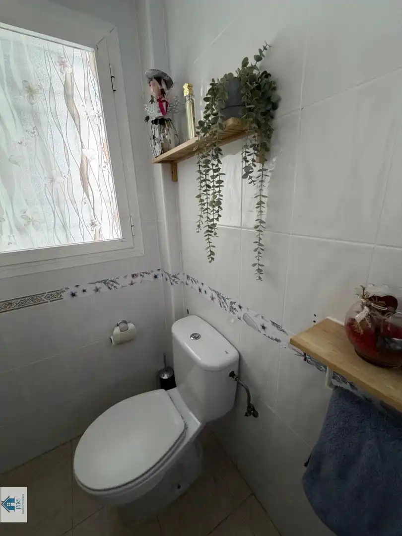 Baño de Casa adosada en venta en La Zubia con Jardín privado y Balcón