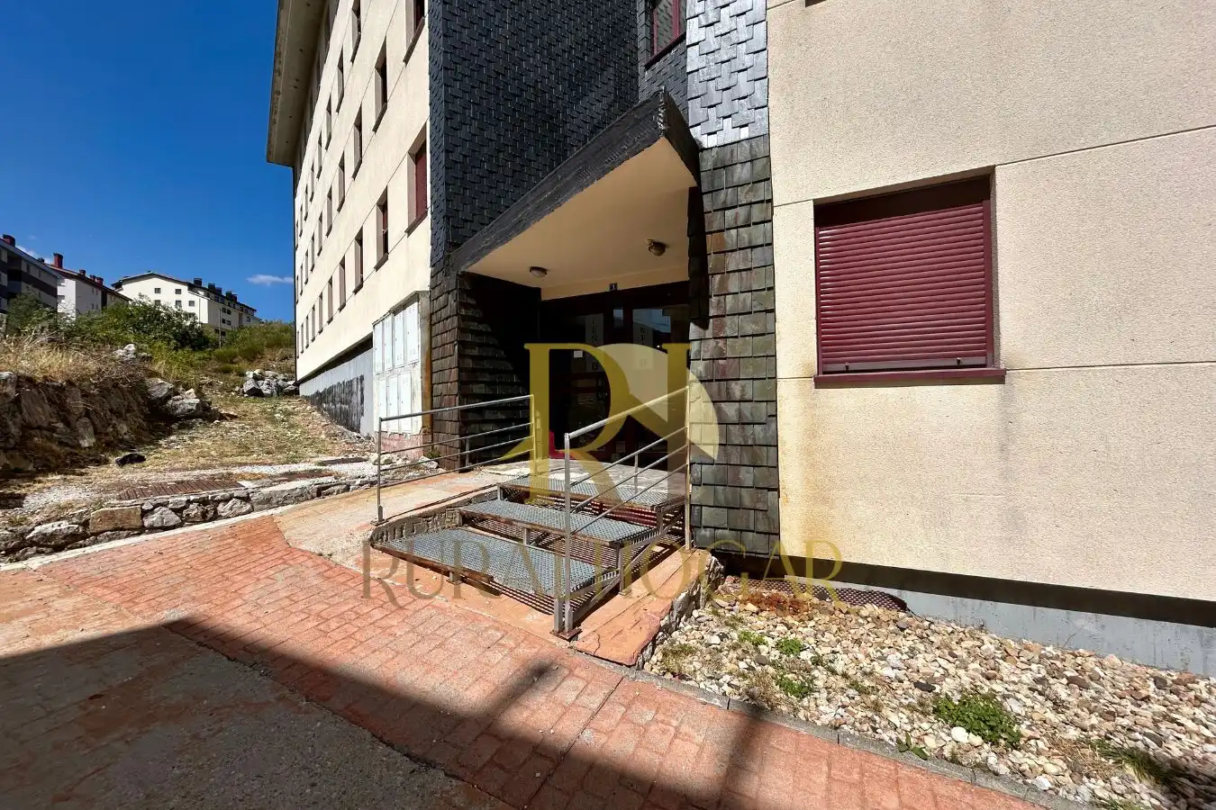 Vista exterior de Apartament en venda en Puebla de Lillo amb Calefacció, Traster i Moblat