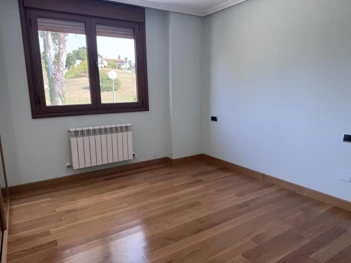 Dormitori de Casa o xalet en venda en Siero amb Calefacció, Jardí privat i Terrassa