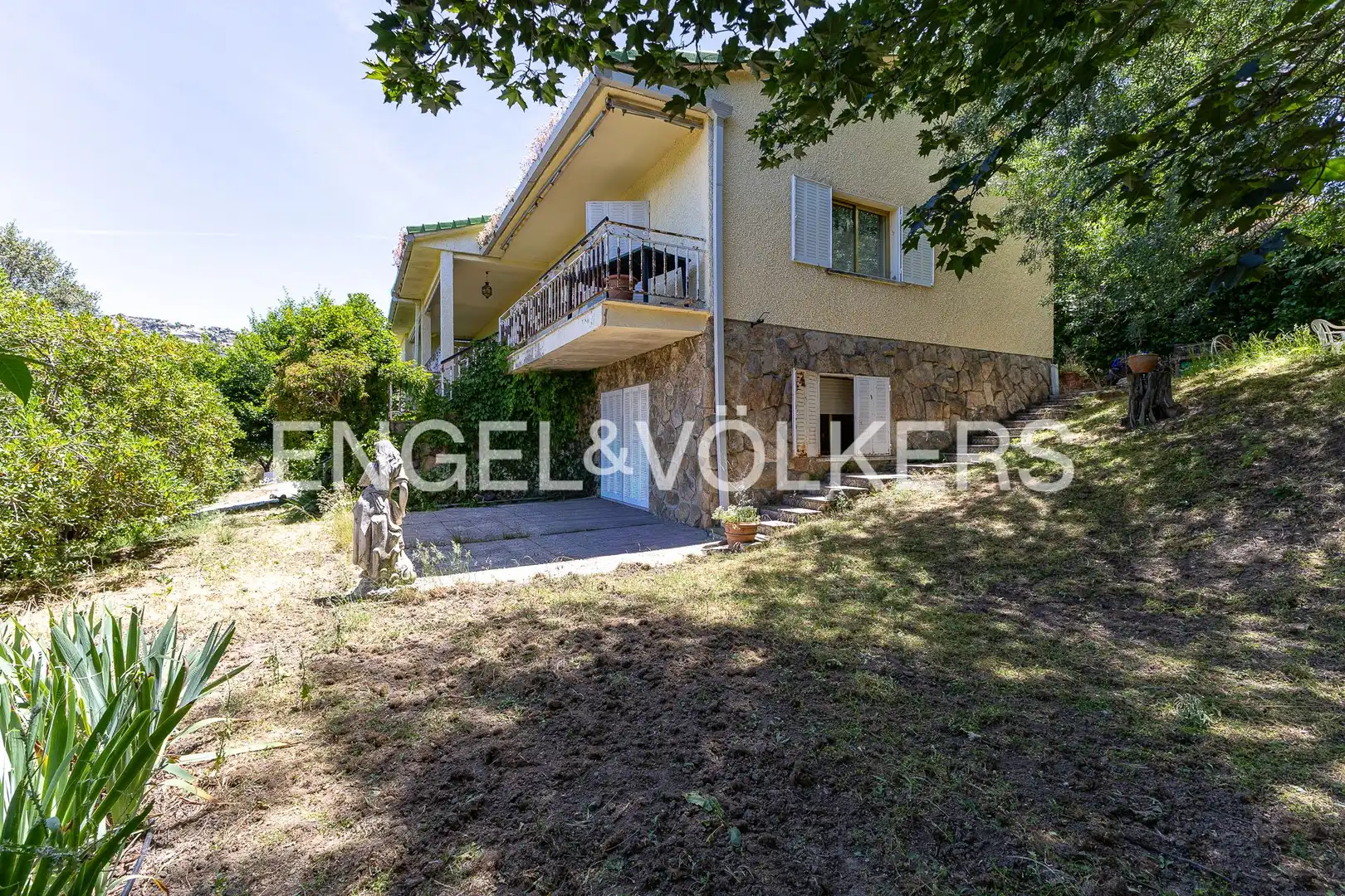 Vista exterior de Casa o xalet en venda en Collado Villalba amb Calefacció, Jardí privat i Terrassa
