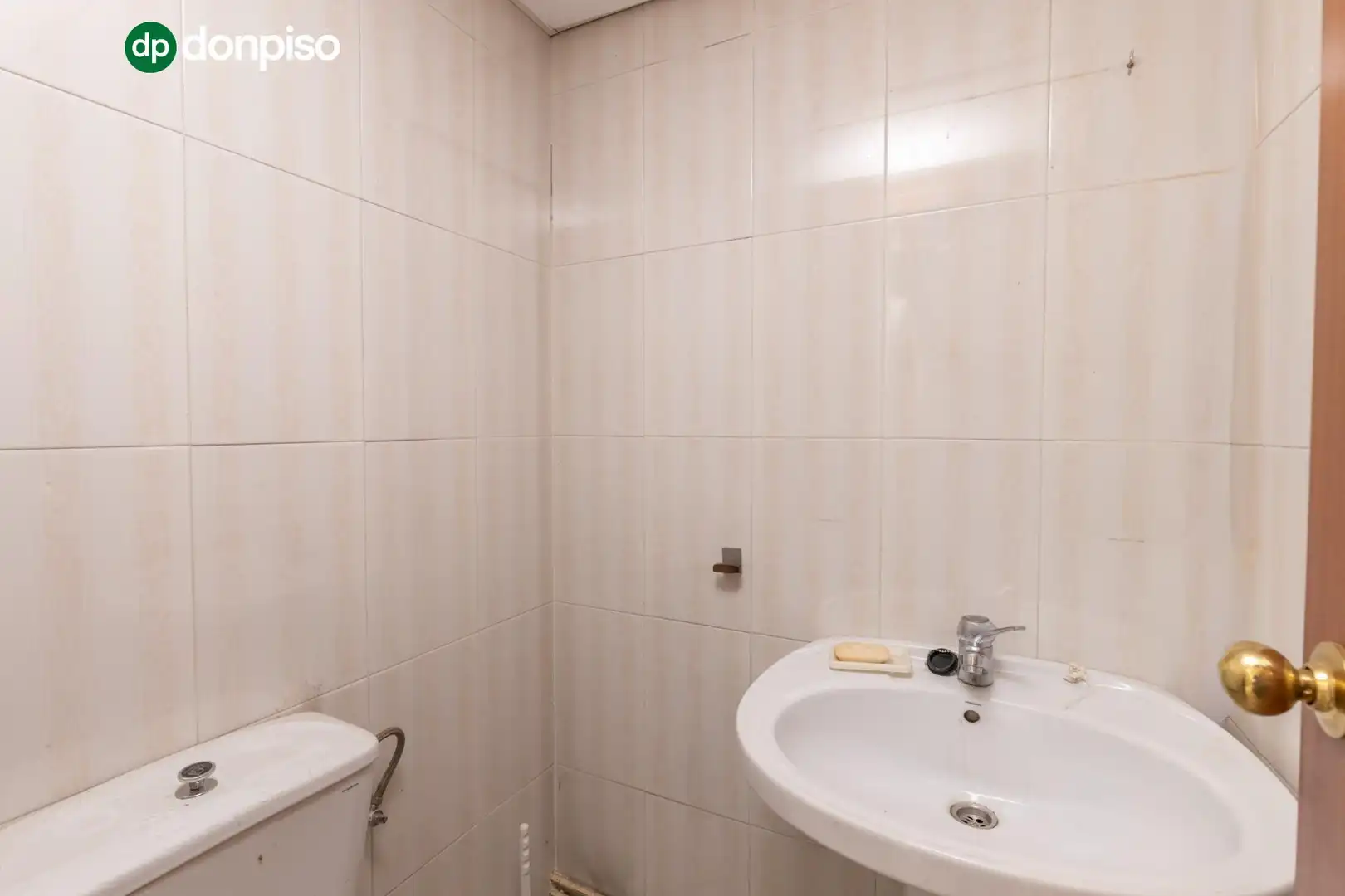 Badezimmer von Einfamilien-Reihenhaus zum Verkauf in Granada mit Heizung, Terrasse und Abstellraum