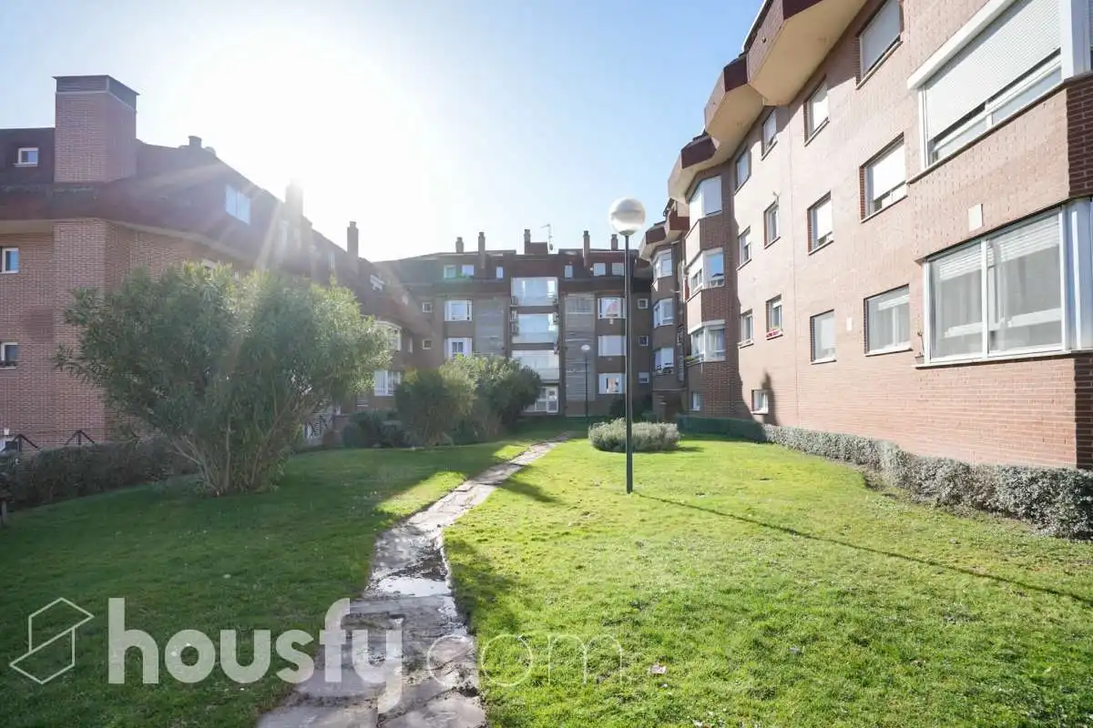 Vista exterior de Planta baja en venta en Las Rozas de Madrid con Aire acondicionado, Calefacción y Jardín privado