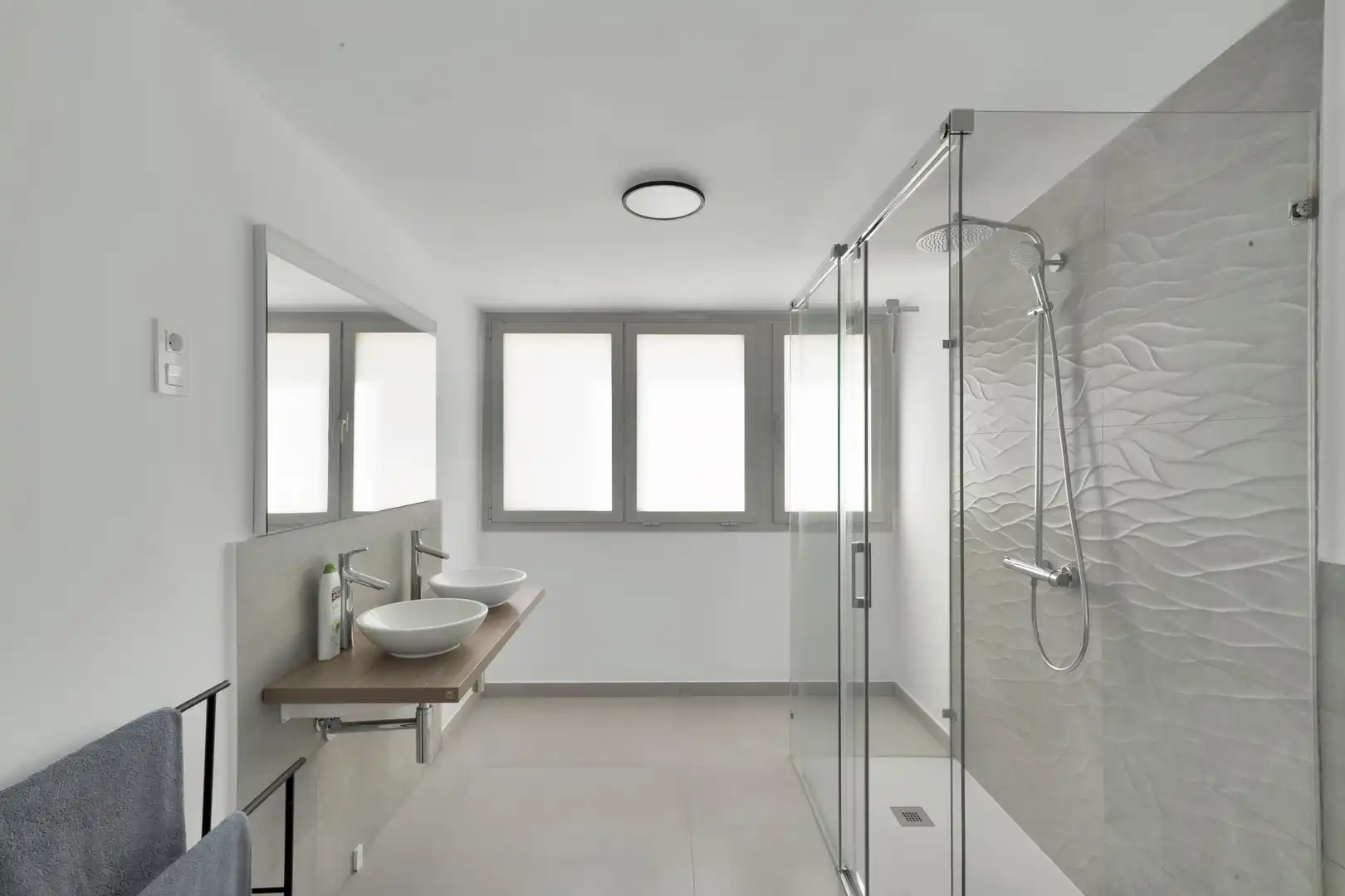 Baño de Ático en venta en Benalmádena con Jardín privado, Alarma y Piscina comunitaria