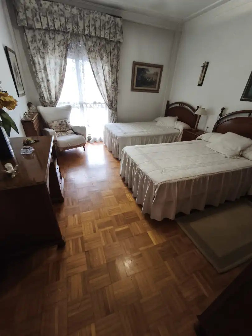 Dormitori de Dúplex en venda en Ourense Capital  amb Calefacció, Parquet i Forn