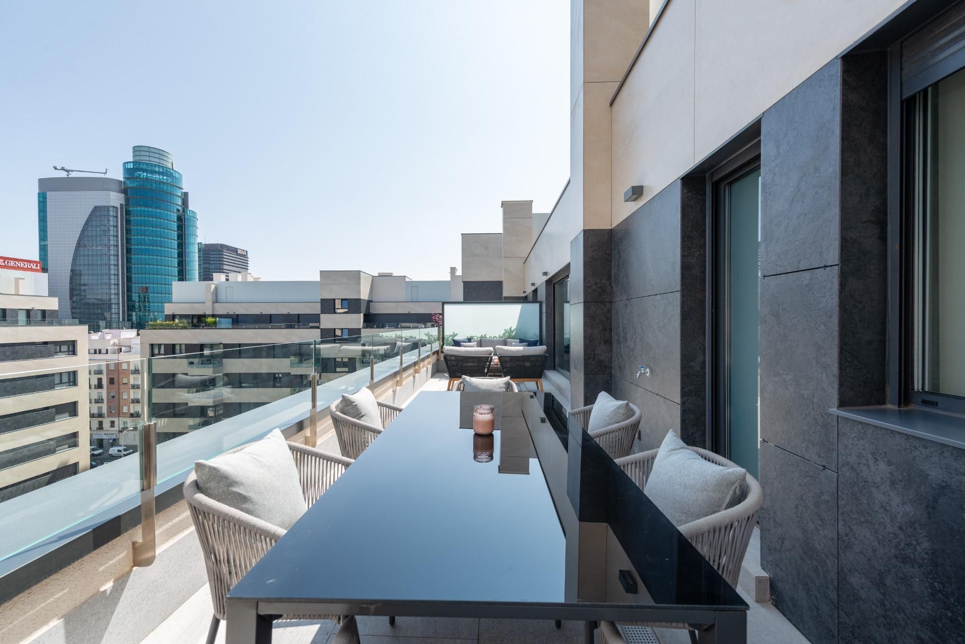 Terraza de Ático de alquiler en  Madrid Capital con Aire acondicionado, Calefacción y Jardín privado