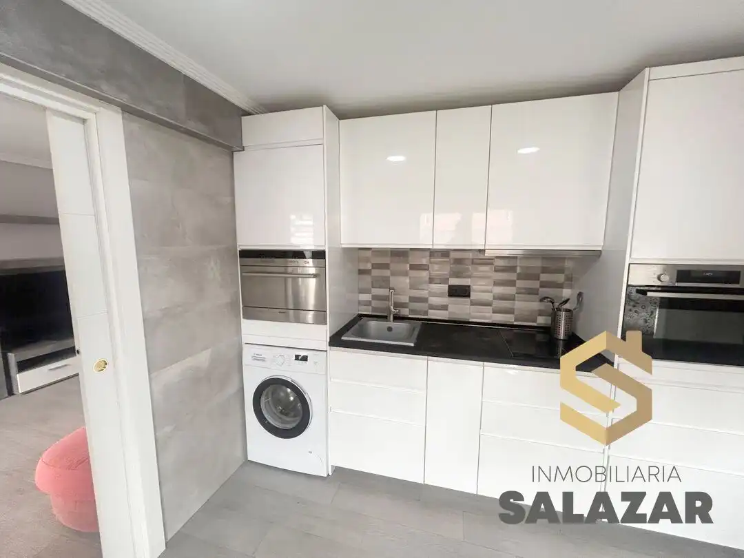 Cuina de Apartament de lloguer en Bilbao  amb Calefacció i Balcó