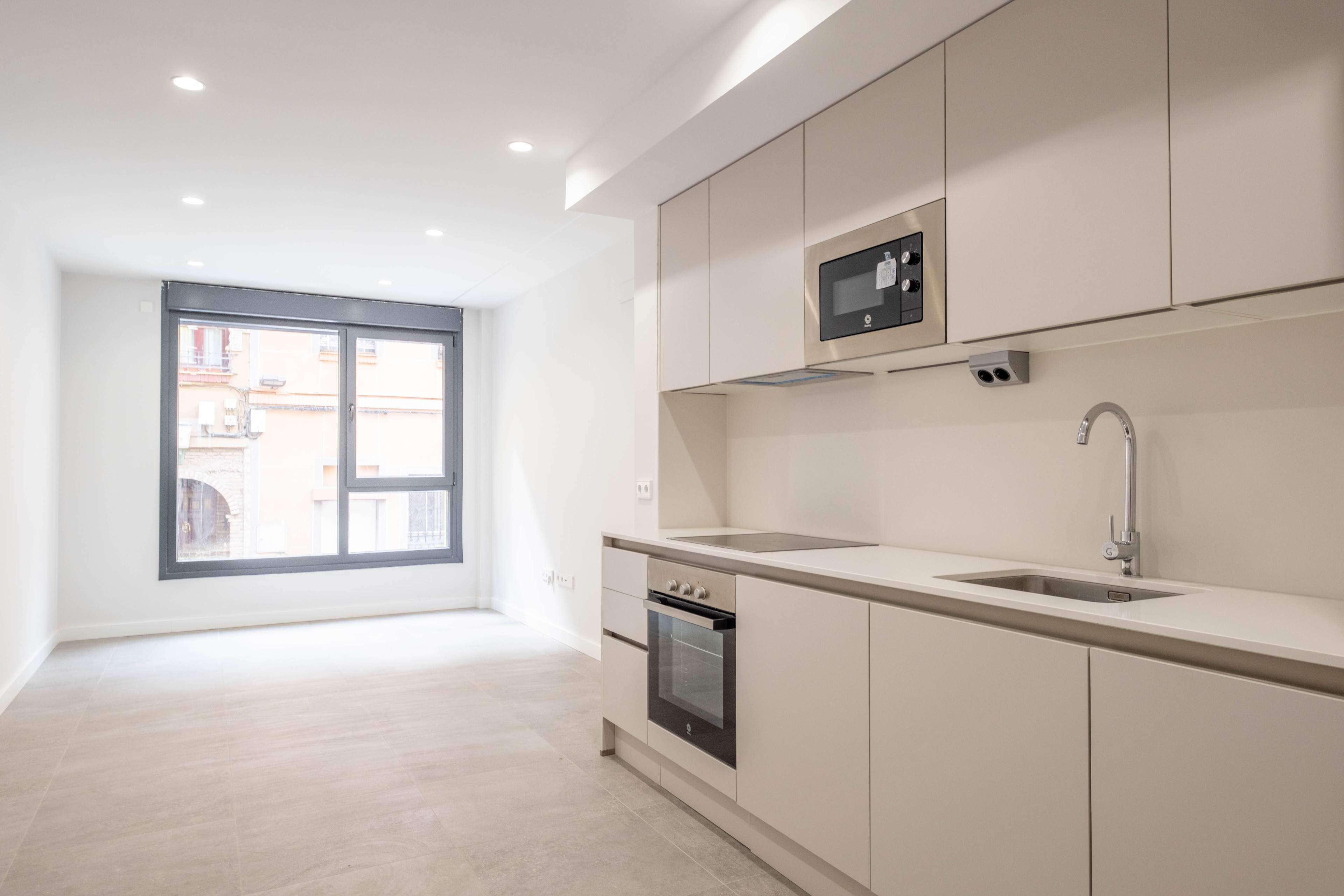 Kitchen of Flat for sale in  Zaragoza Capital  with Heating, Terrace and Storage room