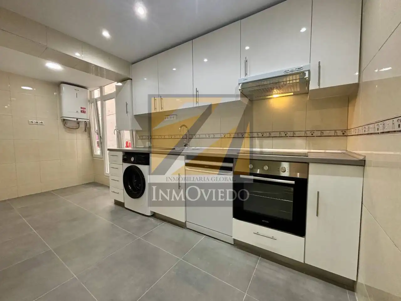Cocina de Piso en venta en Oviedo  con Terraza