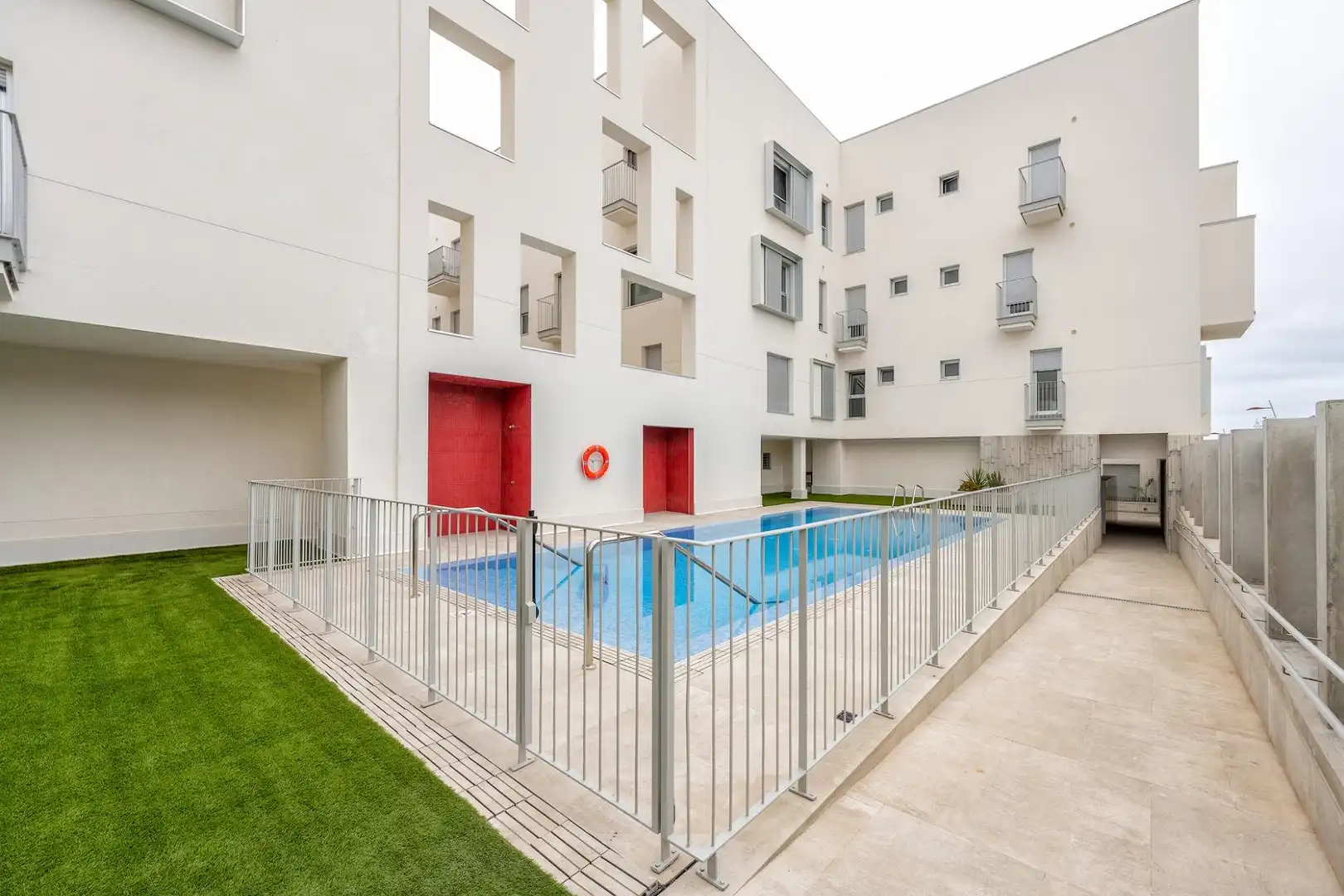 Schwimmbecken von Wohnungen zum Verkauf in Las Palmas de Gran Canaria mit Privatgarten, Terrasse und Abstellraum