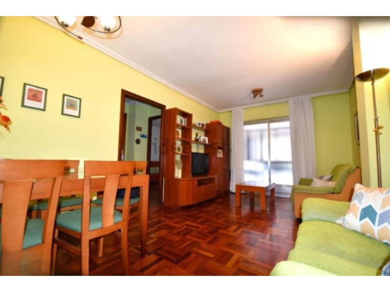 Sala de estar de Piso en venta en  Logroño con Calefacción, Parquet y Terraza