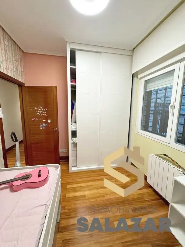 Bedroom of Flat for sale in Bilbao   with Air Conditioner, Heating and Storage room