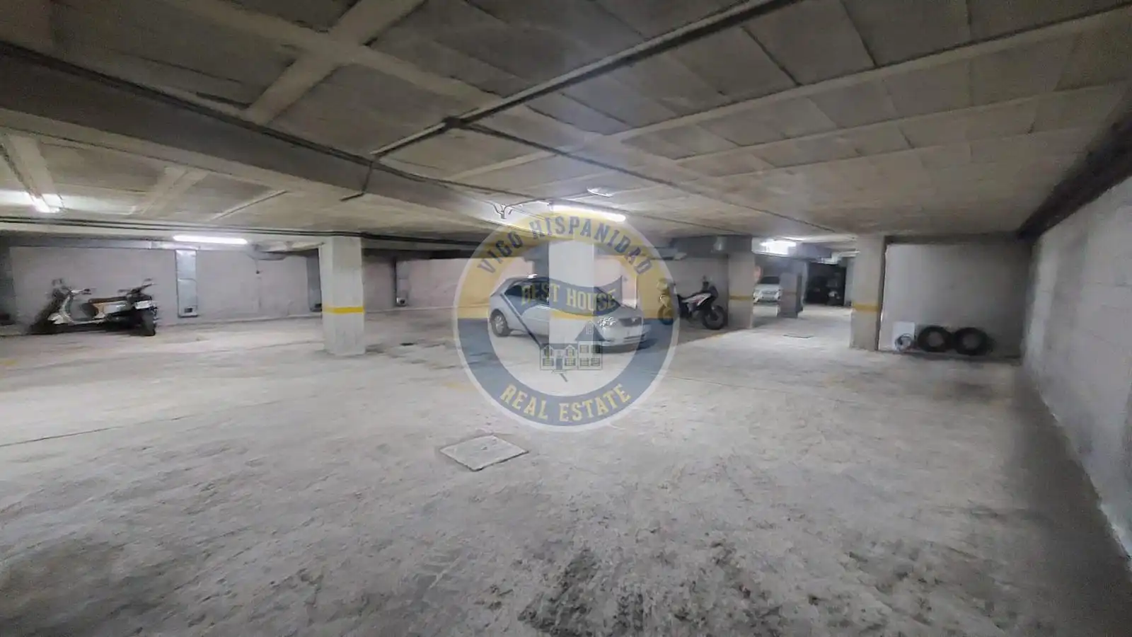 Parking de Piso en venta en Vigo  con Calefacción, Parquet y Trastero