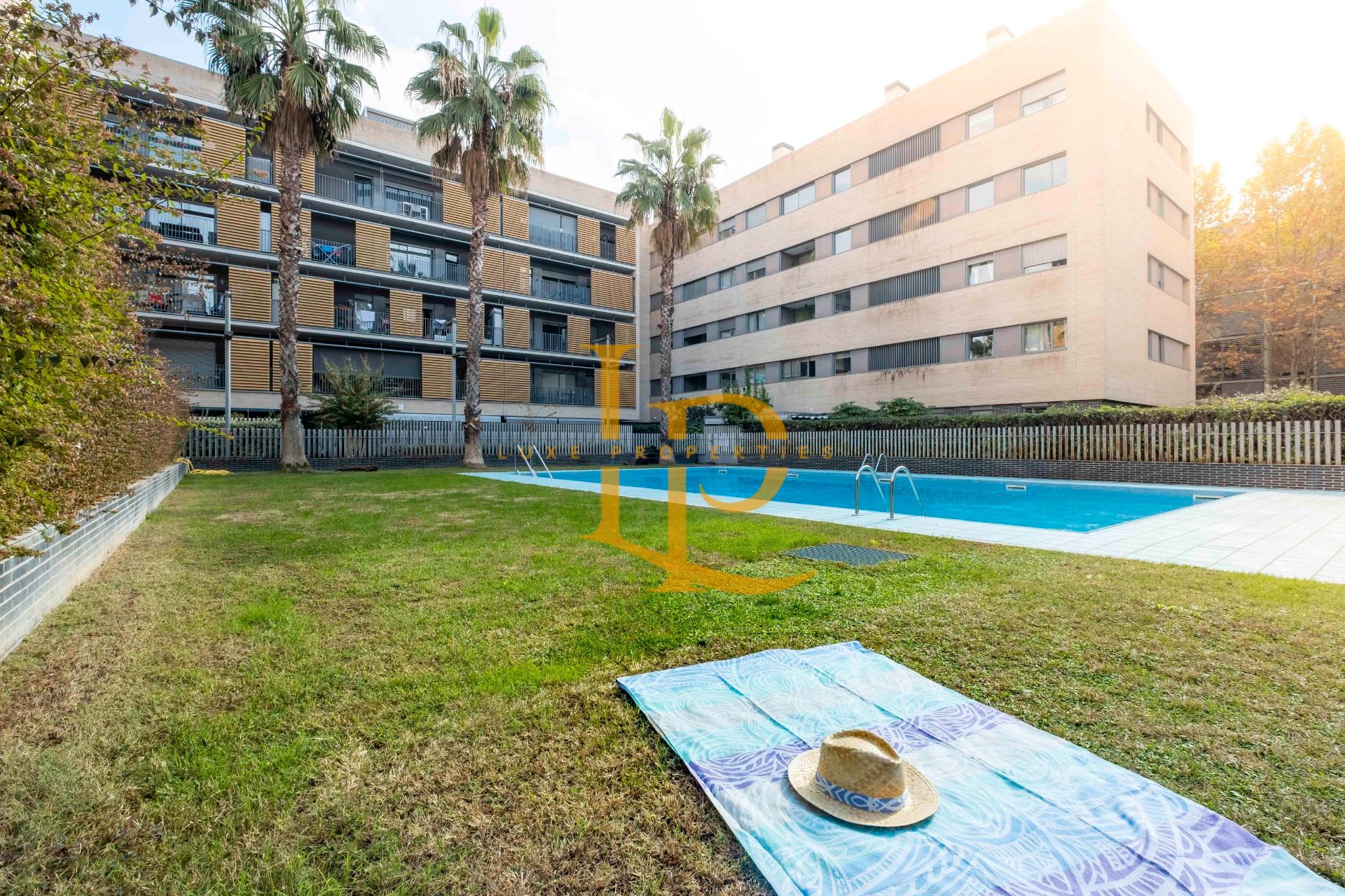 Piscina de Pis en venda en Sant Cugat del Vallès amb Aire condicionat, Calefacció i Terrassa