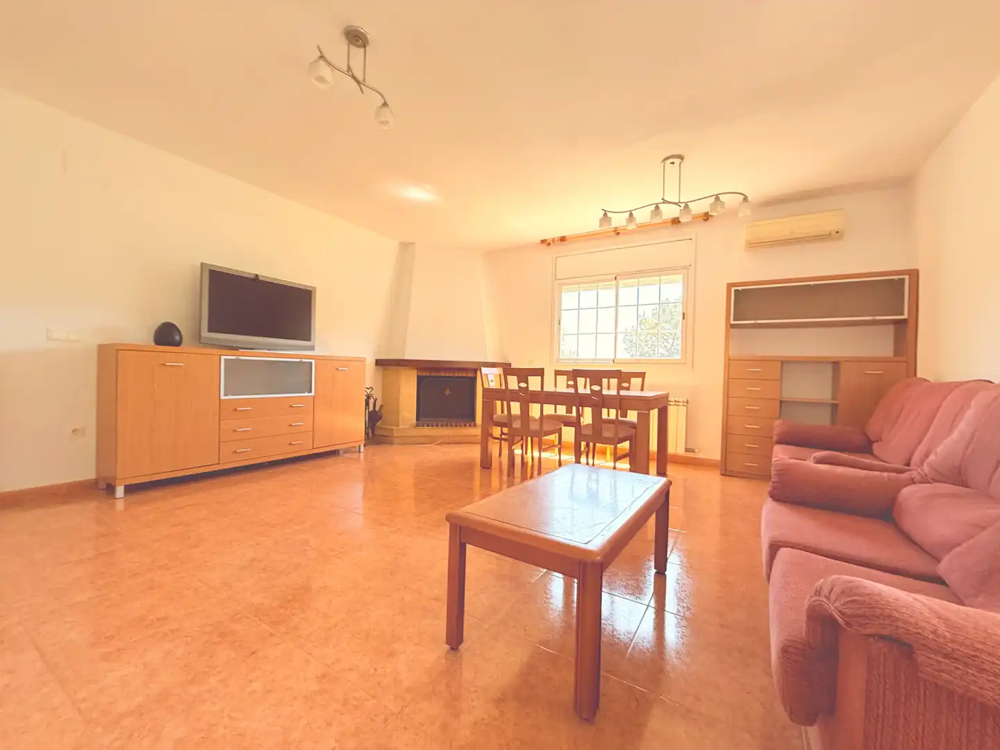Sala d'estar de Casa o xalet en venda en Tordera amb Aire condicionat, Calefacció i Jardí privat