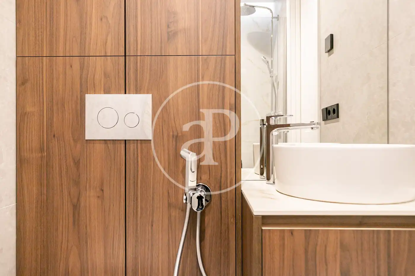 Bathroom of Flat for sale in Barcelona  with Air Conditioner, Heating and Balcony