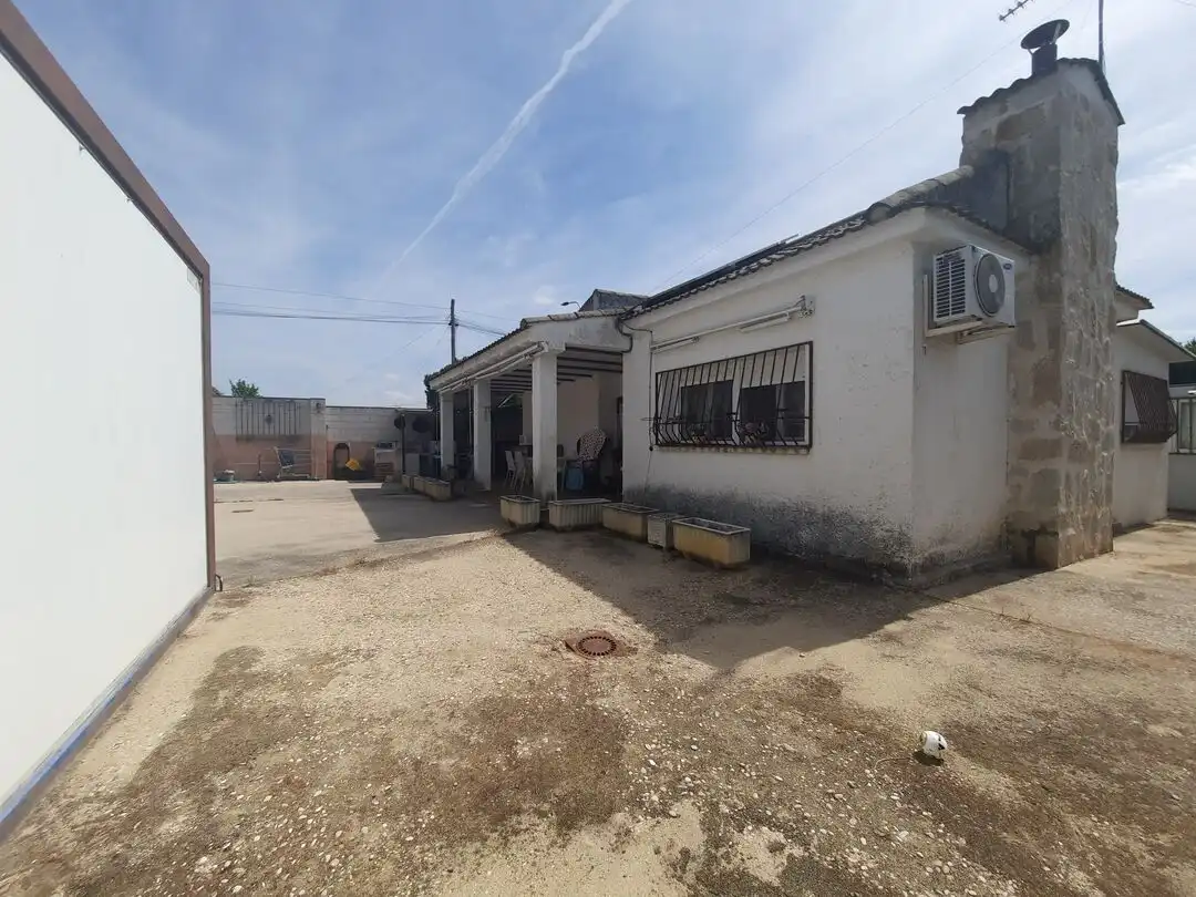 Außenansicht von Haus oder Chalet zum Verkauf in Escalona mit Klimaanlage, Heizung und Abstellraum