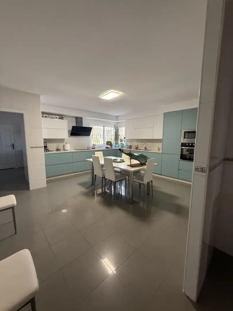 Chalet con piscina en venta en Centro, imagen 2