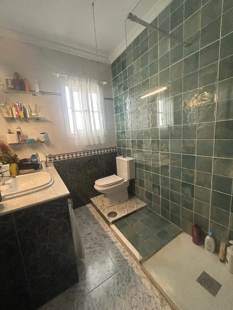 Bany de Casa o xalet en venda en Alhaurín de la Torre amb Aire condicionat, Jardí privat i Terrassa
