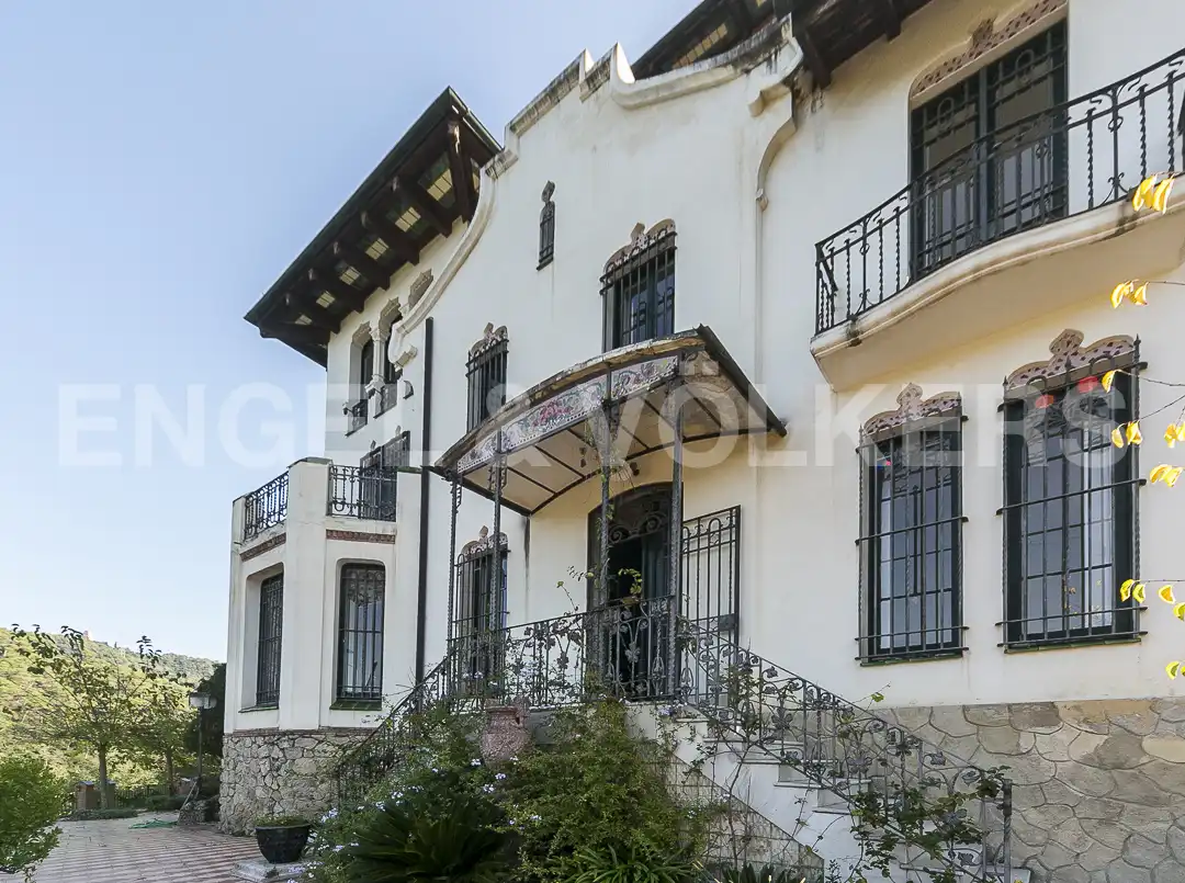 Außenansicht von Haus oder Chalet zum Verkauf in Barcelona mit Heizung, Terrasse und Abstellraum