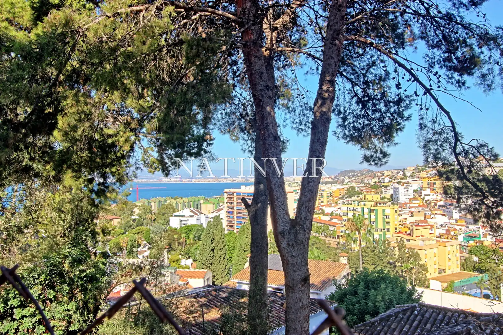 Vista exterior de Casa o xalet en venda en Málaga amb Jardí privat i Terrassa
