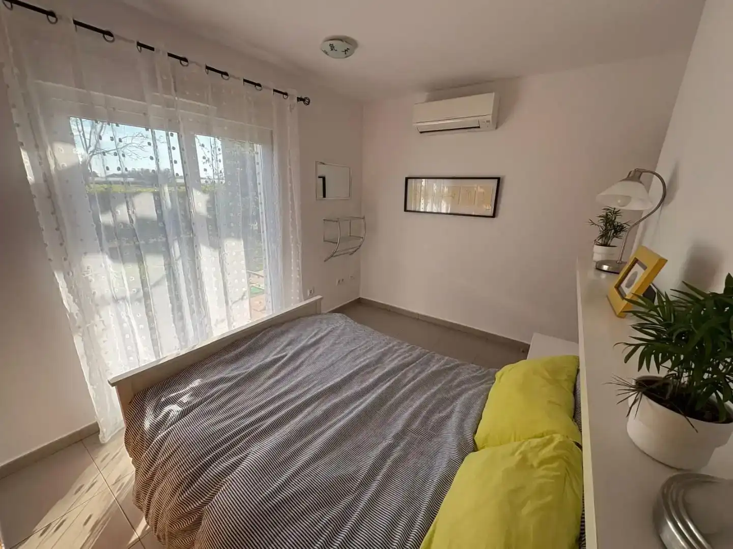Dormitori de Apartament de lloguer en Torre-Pacheco amb Aire condicionat, Jardí privat i Moblat