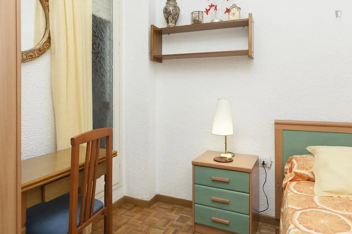 Habitació a Sants-Badal