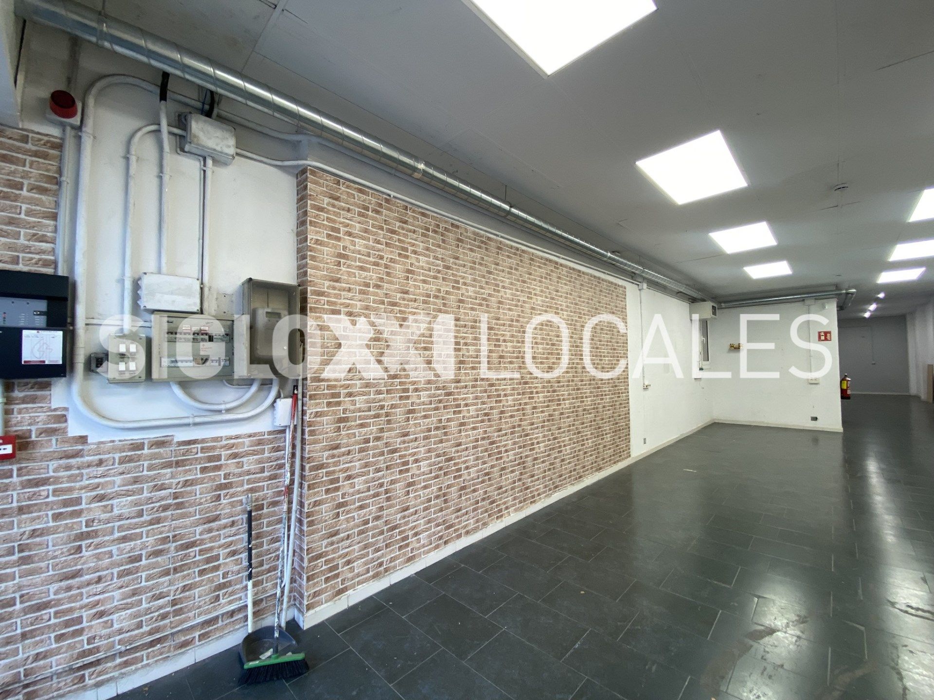 Local de lloguer en  Barcelona Capital amb Aire condicionat i Moblat