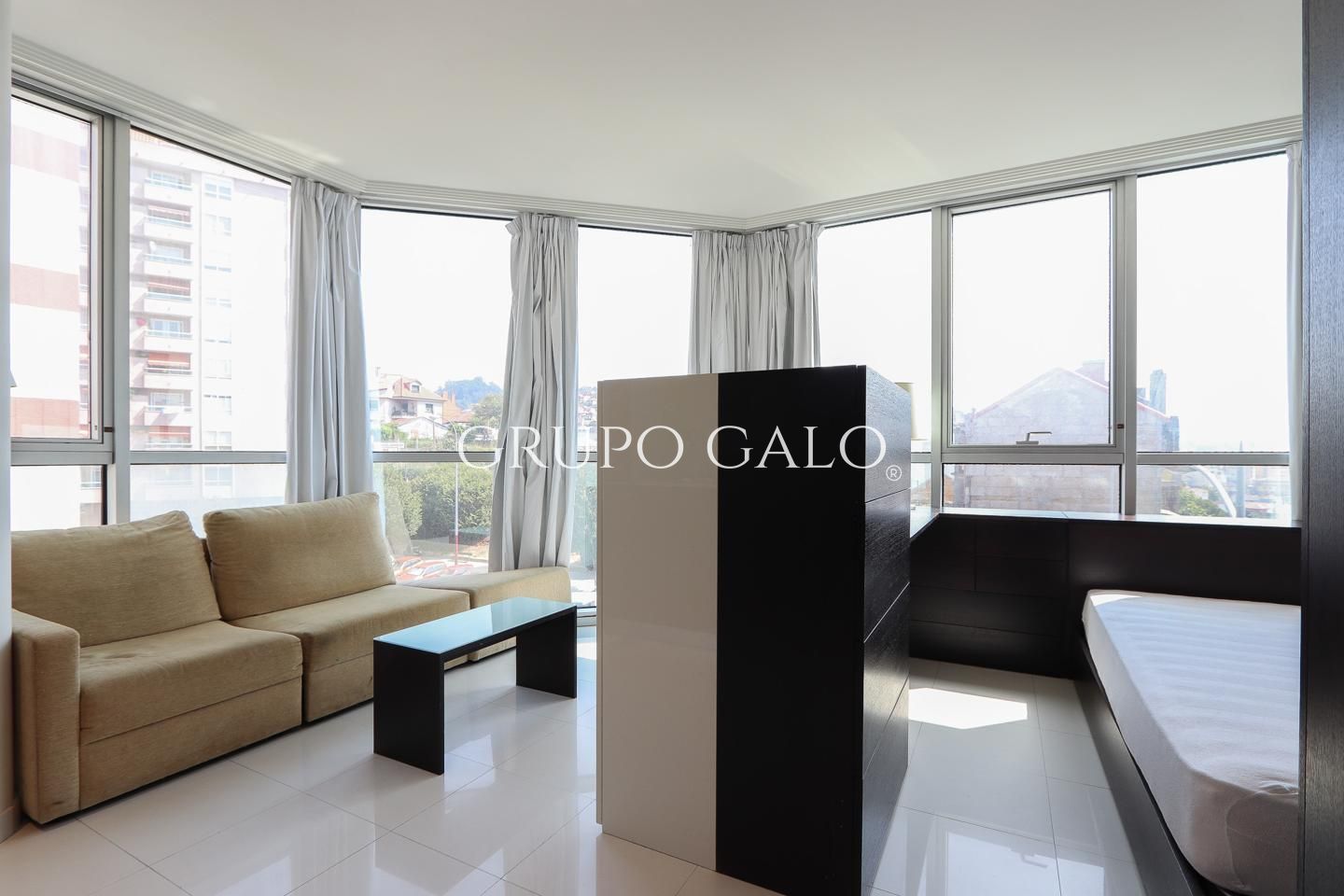 Sala d'estar de Estudi de lloguer en Vigo  amb Calefacció i Moblat