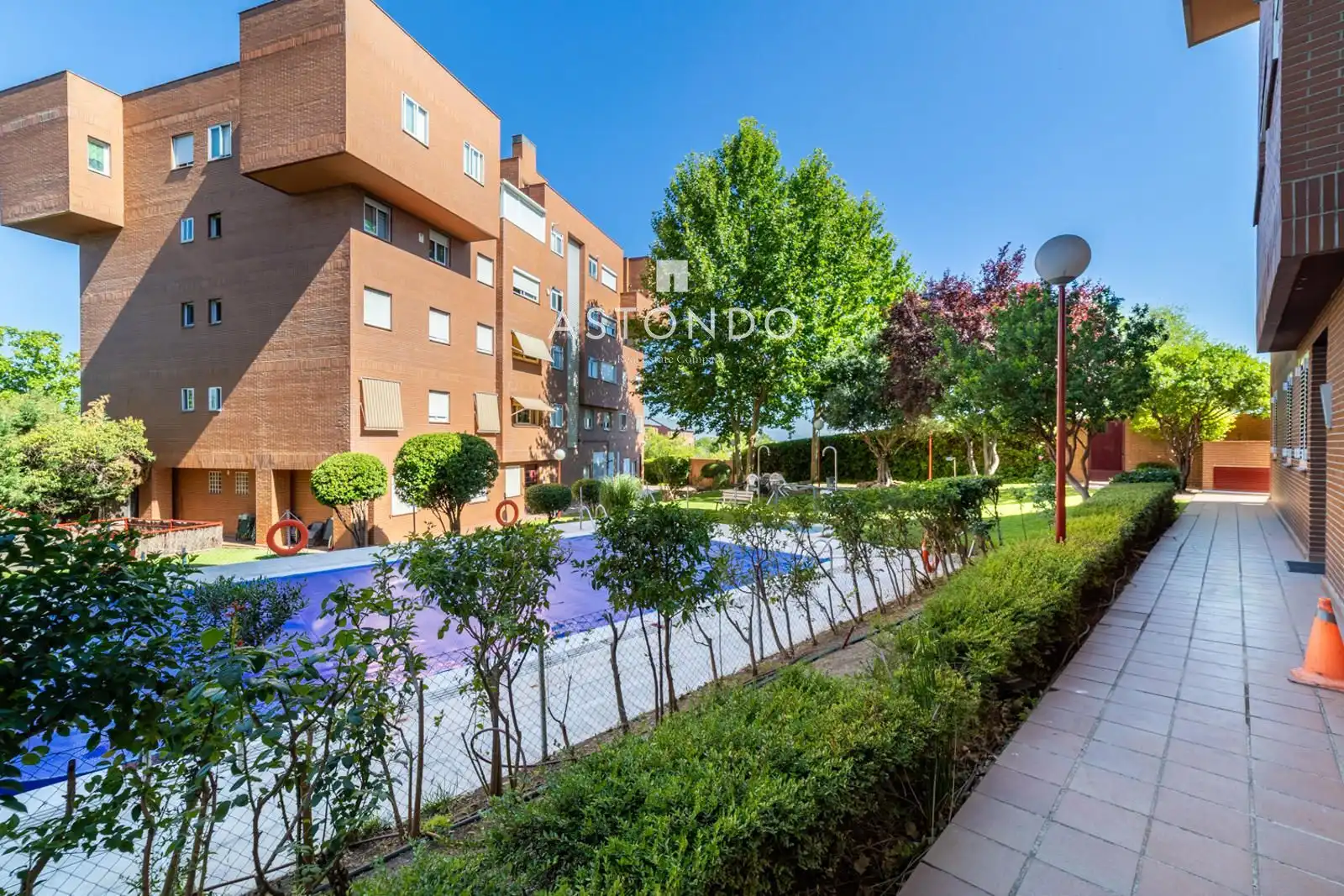 Vista exterior de Pis de lloguer en Madrid amb Calefacció, Piscina i Piscina comunitària